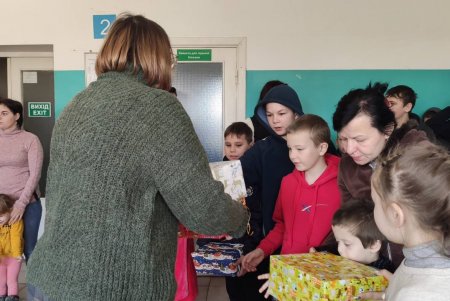 Руководители Одесской мэрии поздравили детей из Центра переселенцев с Днем святого Николая (фото)