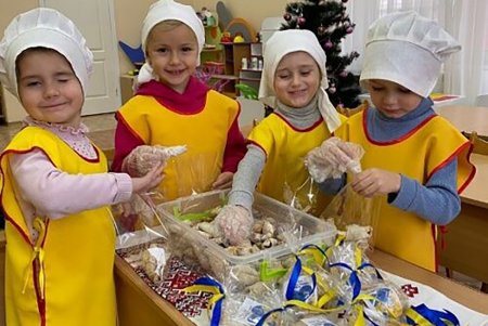 Одесские школьники отправили на передовую подарки ко Дню Святого Николая