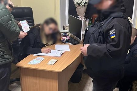 Желая избежать ответственности за торговлю наркотиками, житель Болградского района ответит теперь и за попытку подкупа должностного лица (фото)