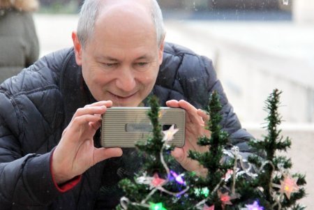 В Летнем театре одесские художники представили выставку «Летний. Снег» (фоторепортаж)