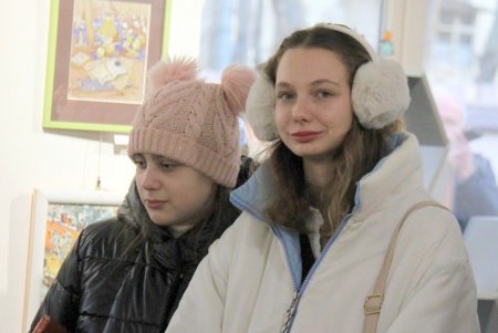 В Летнем театре одесские художники представили выставку «Летний. Снег» (фоторепортаж)