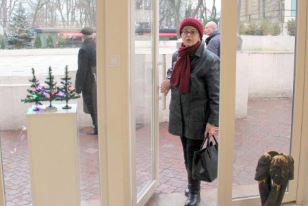 В Летнем театре одесские художники представили выставку «Летний. Снег» (фоторепортаж)