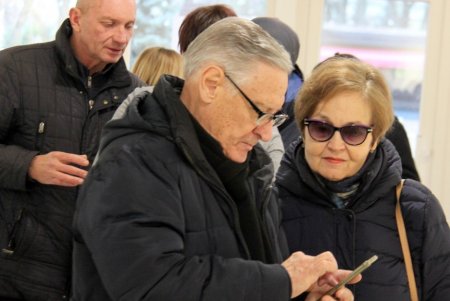 В Летнем театре одесские художники представили выставку «Летний. Снег» (фоторепортаж)