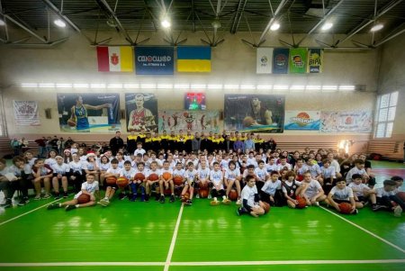 Новогодний турнир городской детской лиги по баскетболу прошел с участием семи команд (фото, видео)