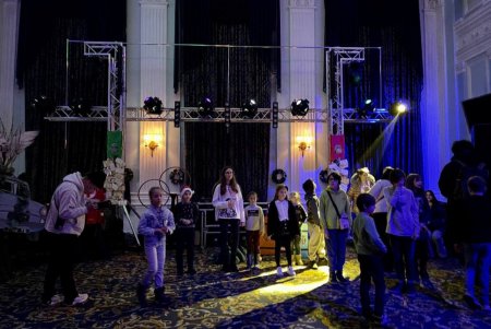 Одесский муниципалитет провел новогодний праздник для детей бойцов ВСУ и временно перемещенных лиц (фото)