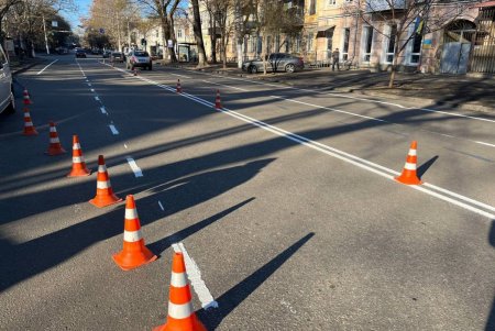 На нескольких улицах города обновлена дорожная разметка и обустроены велополосы (фото)