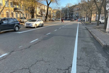 На нескольких улицах города обновлена дорожная разметка и обустроены велополосы (фото)