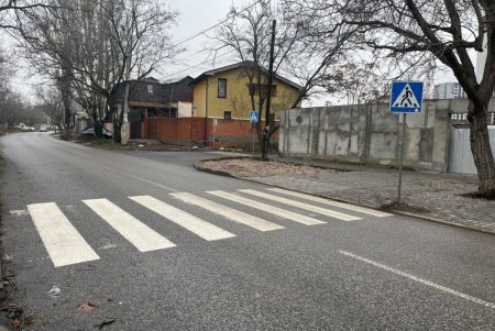На нескольких улицах города обновлена дорожная разметка и обустроены велополосы (фото)