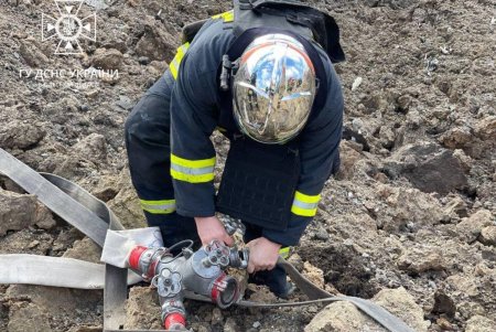 Спасатели показали место прилета в Одесской области: флаг врагу сокрушить не удалось (фото) 