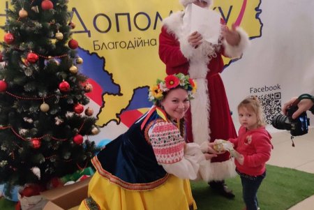 «Поддержи своих»: на стадионе «Черноморец» прошел 50-й концерт, посвященный Новогодним праздникам (фото)