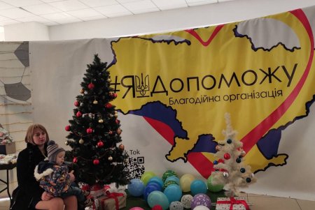 «Поддержи своих»: на стадионе «Черноморец» прошел 50-й концерт, посвященный Новогодним праздникам (фото)