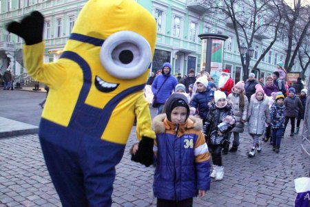 На Дерибасовской открылась елка Незламности (фоторепортаж)
