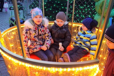 На Дерибасовской открылась елка Незламности (фоторепортаж)