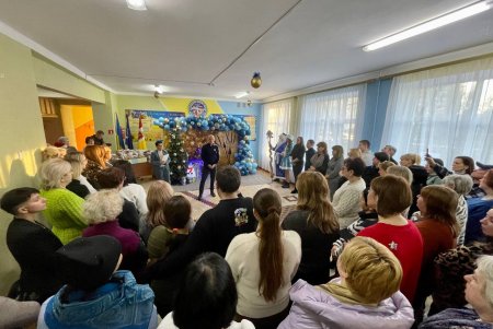 Мэр Одессы поздравил с наступающими праздниками работников гуманитарного центра в Киевском районе (фото, видео)
