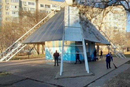 Специалисты провели очистку одесских бюветов и памятников (фото)