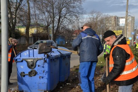 Коммунальщики убрали стихийные свалки в Киевском и Малиновском районах (фото)