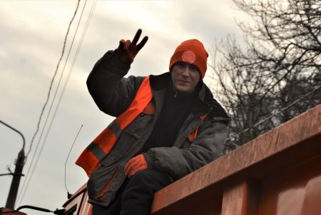 Коммунальщики убрали стихийные свалки в Киевском и Малиновском районах (фото)