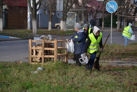 Коммунальщики убрали стихийные свалки в Киевском и Малиновском районах (фото)