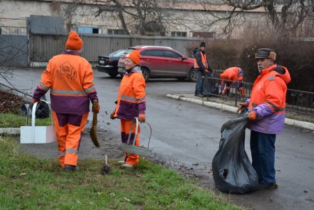 Коммунальщики убрали стихийные свалки в Киевском и Малиновском районах (фото)