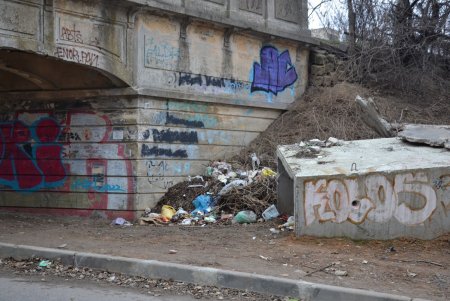 Коммунальщики убрали стихийные свалки в Киевском и Малиновском районах (фото)