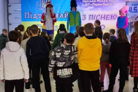На стадионе «Черноморец» прошел новогодний праздник для детей военнослужащих (фото) 