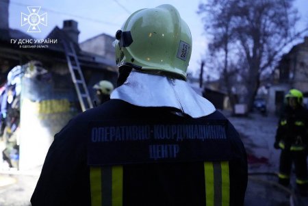 На Прохоровской горела квартира: хозяин получил отравление продуктами горения (фото) 