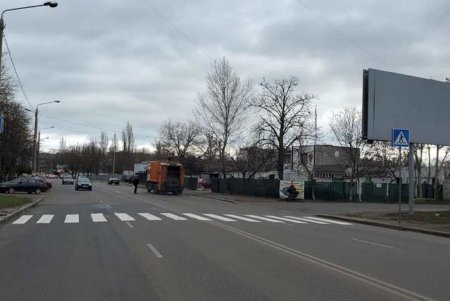 Коммунальщики обновили дорожную разметку на ряде улиц Малиновского и Киевского районов (фото)