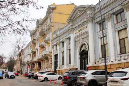 Улица Гоголя: исторические здания с впечатляющей архитектурой и вид на Тещин мост (фоторепортаж) 