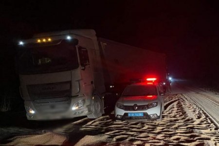 На автодороге Одесса-Рени столкнулись два грузовика: один человек погиб, еще один получил травмы (фото)