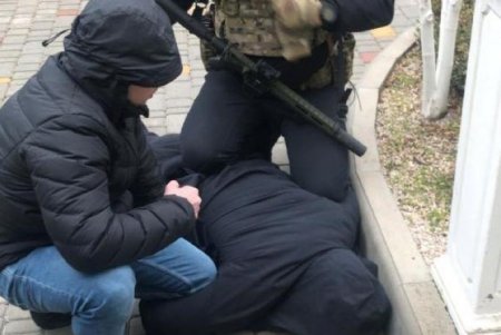 В Одессе раскрыли схему по вымогательству денег за документы моряка: организатор пытался сбежать через окно