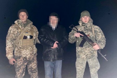 Пограничники Белгород-Днестровского отряда обнаружили нарушителя: он упал в ров и звал на помощь (фото)