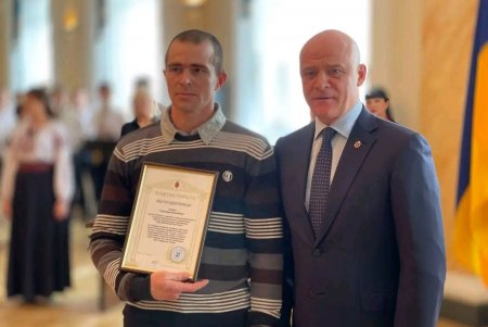 Мэр Одессы по случаю Дня Соборности Украины вручил почетные городские награды (фото, видео)