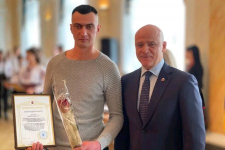 Мэр Одессы по случаю Дня Соборности Украины вручил почетные городские награды (фото, видео)