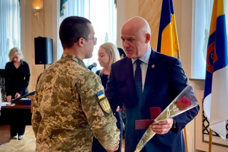 Мэр Одессы по случаю Дня Соборности Украины вручил почетные городские награды (фото, видео)