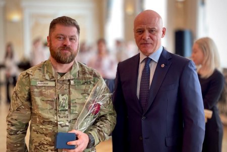 Мэр Одессы по случаю Дня Соборности Украины вручил почетные городские награды (фото, видео)