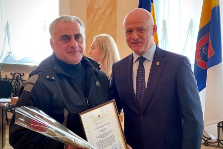 Мэр Одессы по случаю Дня Соборности Украины вручил почетные городские награды (фото, видео)