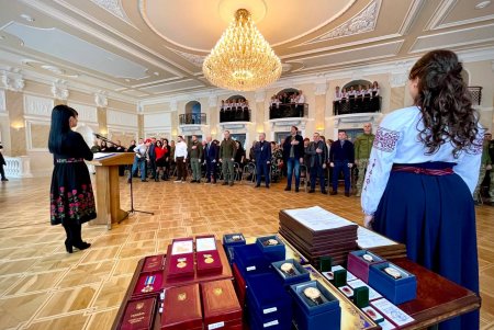 Мэр Одессы по случаю Дня Соборности Украины вручил почетные городские награды (фото, видео)
