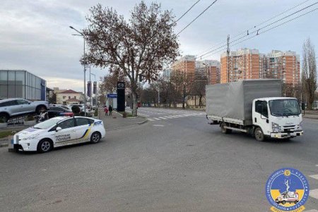 Медики оказали помощь мужчине и ребенку, пострадавшим в ДТП на Грушевского (фото)