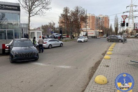 Медики оказали помощь мужчине и ребенку, пострадавшим в ДТП на Грушевского (фото)