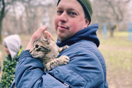 На проспекте Шевченко спасли котенка, который залез на крышу пятиэтажного дома (фото)