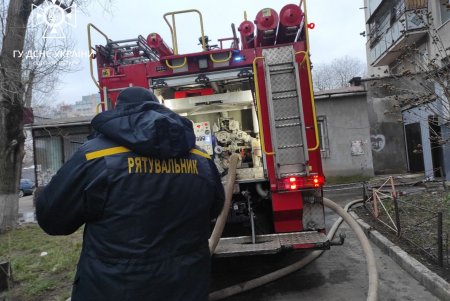 Во время пожара в многоквартирном доме в Киевском районе один человек пострадал, а пятнадцать были эвакуированы (фото)