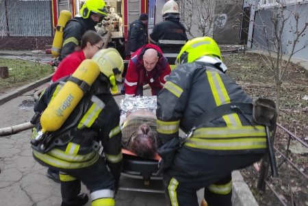 Во время пожара в многоквартирном доме в Киевском районе один человек пострадал, а пятнадцать были эвакуированы (фото)