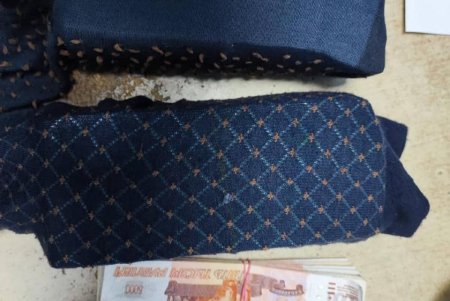 Гражданин Украины через молдавской границу пытался провезти в обуви 2,5 миллионов рублей