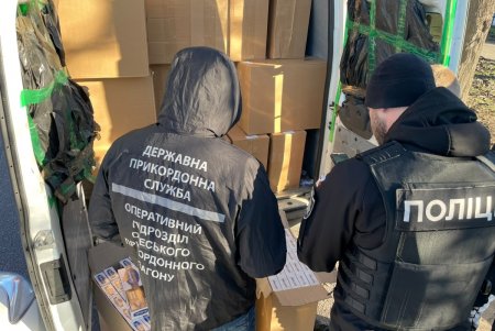Пограничники Одесской области задержали микроавтобус, набитый пачками сигарет на три миллиона гривен (фото, видео)