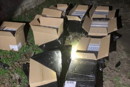 Пограничники Одесской области задержали микроавтобус, набитый пачками сигарет на три миллиона гривен (фото, видео)