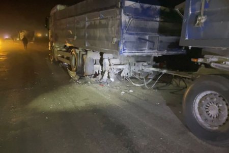 Пьяный водитель иномарки врезался в два грузовика на трассе Одесса – Южный: его пассажир в реанимации (фото)