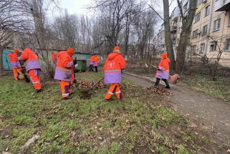Коммунальщики привели в порядок территорию Малиновского района во время комплексной уборки (фото)