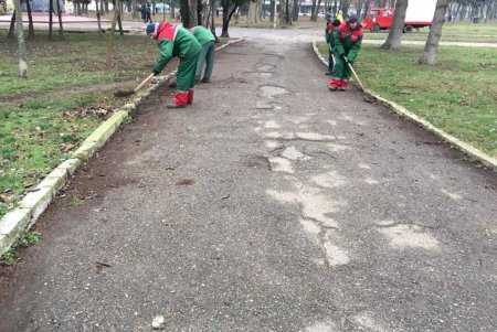 Коммунальщики привели в порядок территорию Малиновского района во время комплексной уборки (фото)
