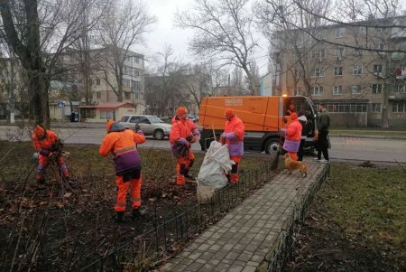 Коммунальщики привели в порядок территорию Малиновского района во время комплексной уборки (фото)