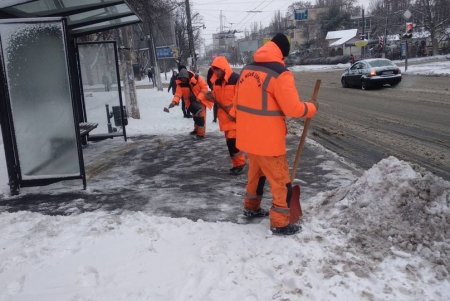 На дорогах  города работает спецтехника (видео, фото)